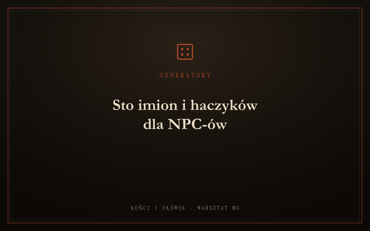 Rozłożony na stole zwój z rzędami odręcznie spisanych imion, obok kałamarz, obsadka i kilka kostek